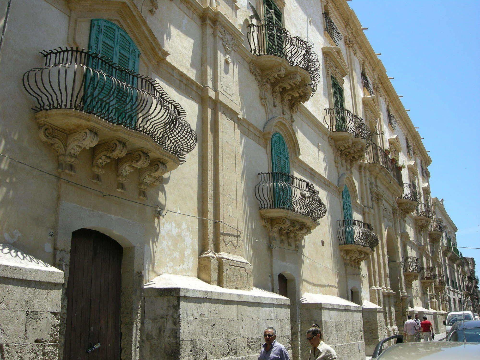 Affittacamere Conte Di Cavour Noto Extérieur photo
